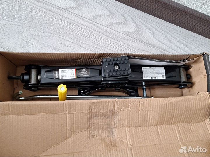 Домкрат ромбический (1,5 тонны)