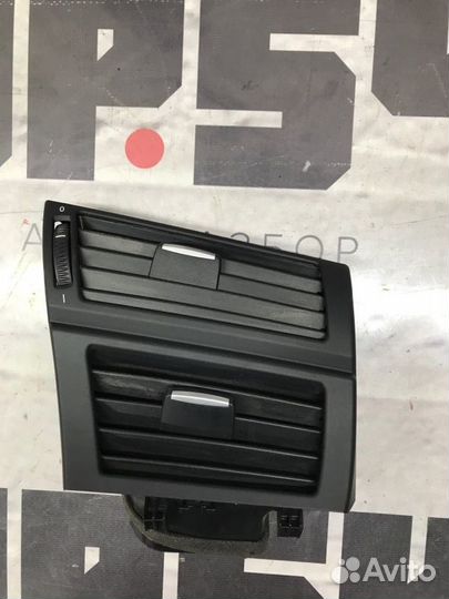 Решетка вентиляционная передняя левая Bmw X5 E70