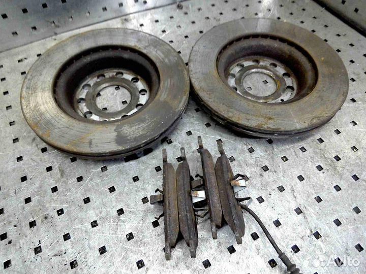 Диск тормозной передний Volkswagen Golf