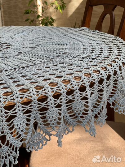Круглая вязаная скатерть. Ручная работа