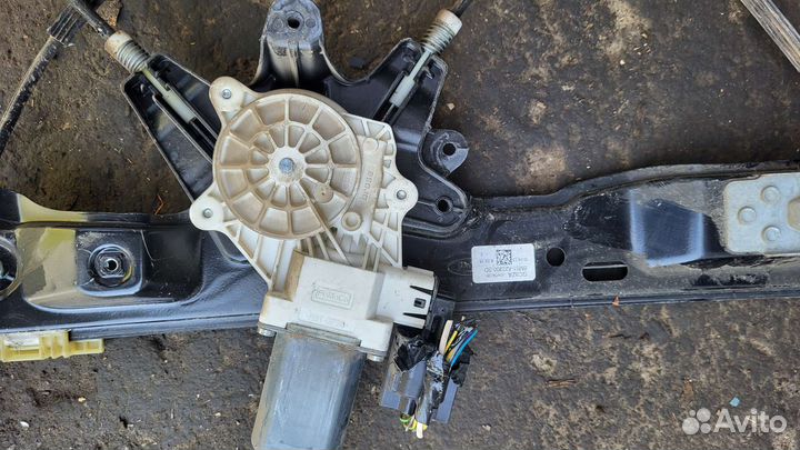 Форд фокус 3. Стеклоподъёмник передний правый