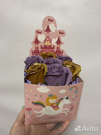 Девочкам коробки с розочками