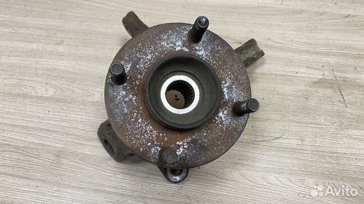 Кулак передний правый Nissan Bluebird Sylphy