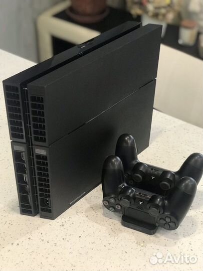 Sony playstation 4 прошитая + 1000 игр