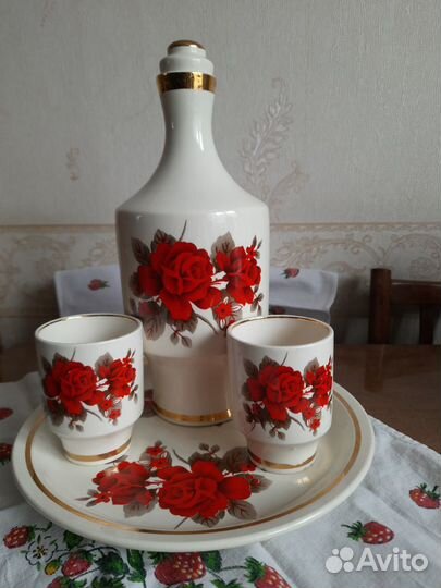 Графин со стаканами на подносе, торг