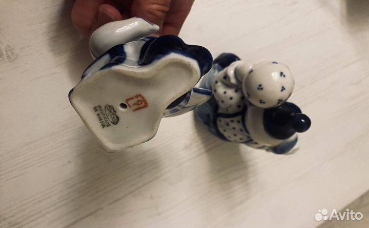 Гжель статуэтки Жостовский мастер и клоун с мячом