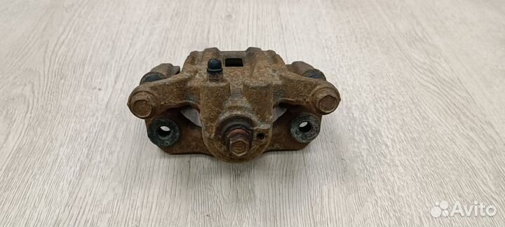 Суппорт тормозной задний nissan pathfinder R51 Лев