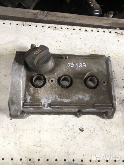 Крышка клапанная Ауди А6 С4 / А6 С5 2,4-2,8