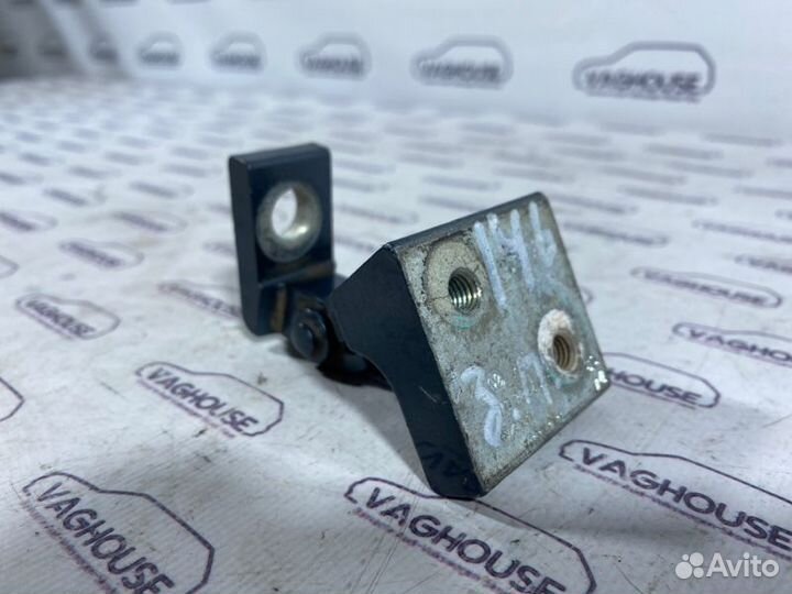 Петля двери задняя правая Volkswagen Touareg 7L