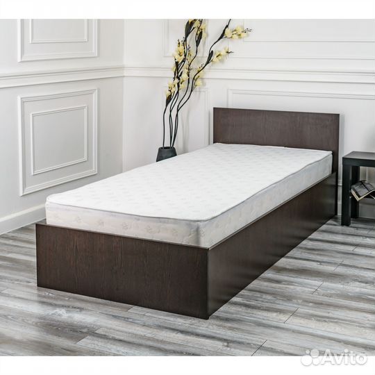 Кровать с матрасом