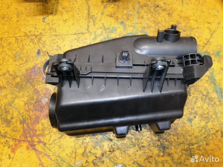 Корпус воздушного фильтра Toyota Vitz NCP135