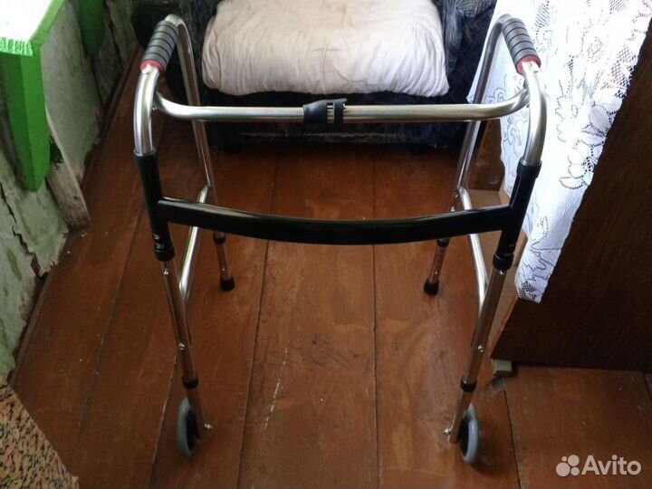 Ходунки для взрослых на колесах