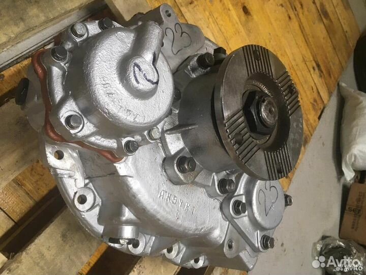 Демультипликатор-делитель в сборе к кпп 202 ямз