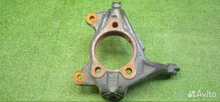 Кулак поворотный передний левый Toyota Corolla