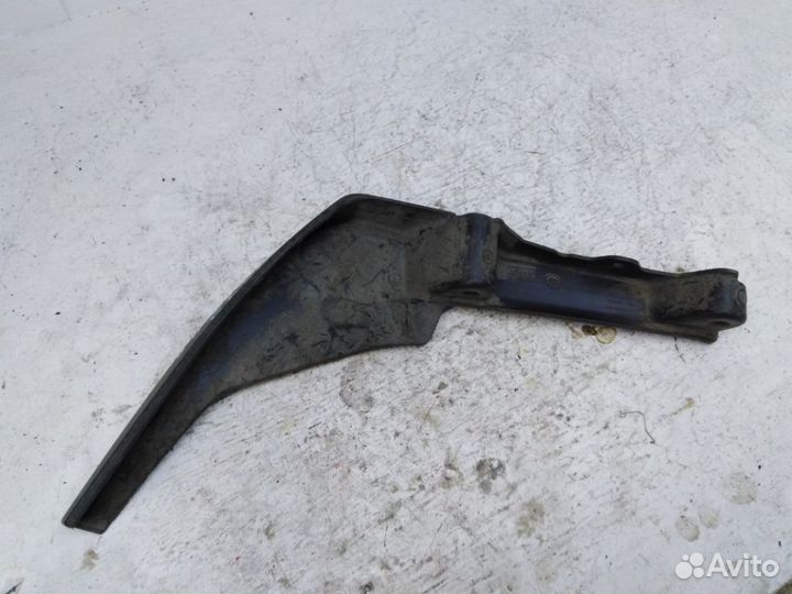 Брызговик передний