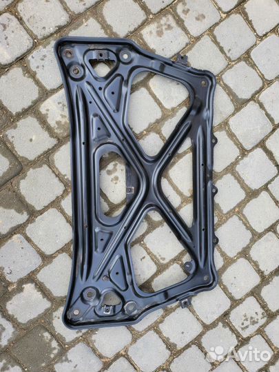 Мало б.у. траверса подрамника Audi A8 D4