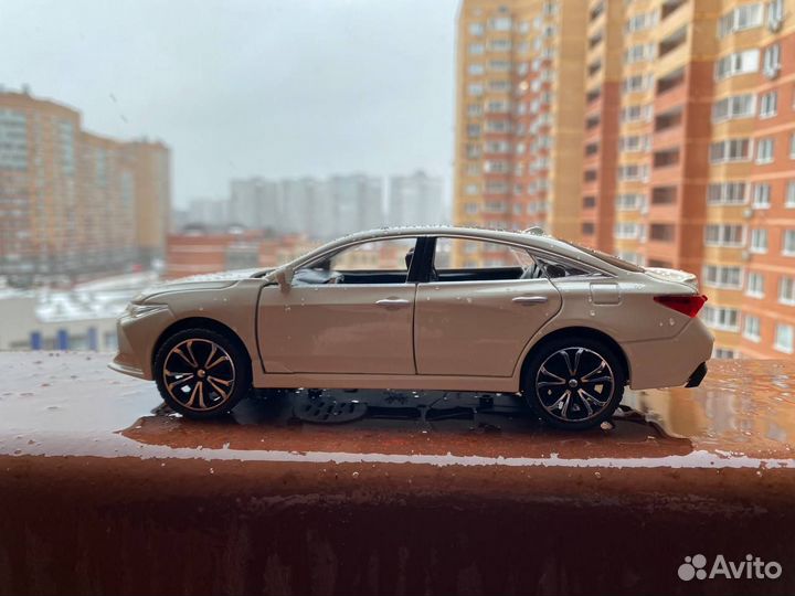 Модель металлическая Toyota Camry Белая 1:24 Камри