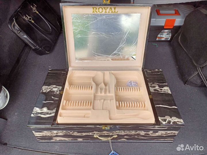 Чемоданчик от набора столовых приборов Royal