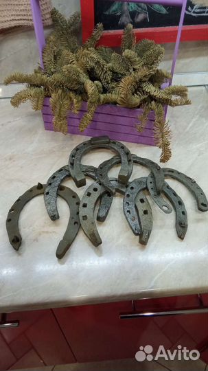 Подкова для интерьера старинная