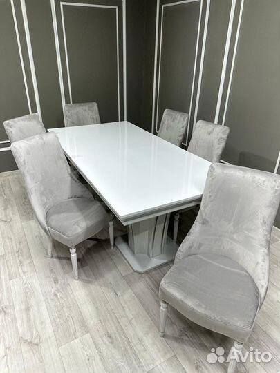 Стол и стулья