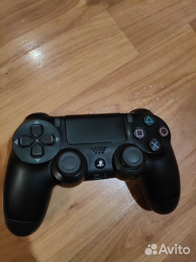 Playstation 4 1 tb с геймпадом + 3 игры