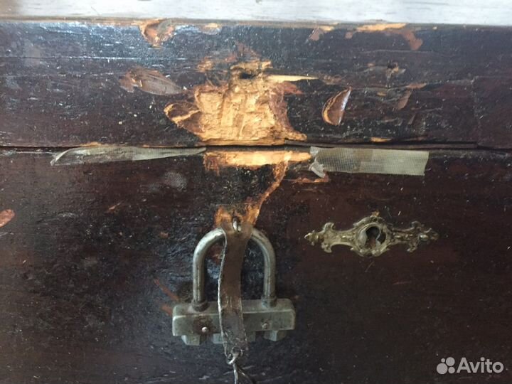 Сундук старинный