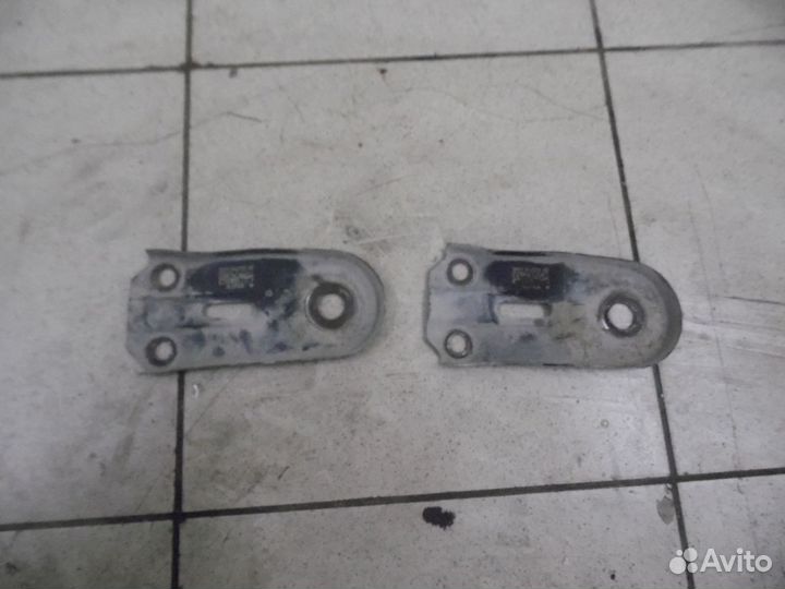 Кронштейн передней балки Ford Focus II 2008-2011