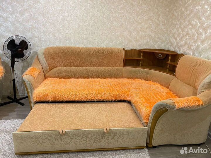 Угловой диван б/у с креслом