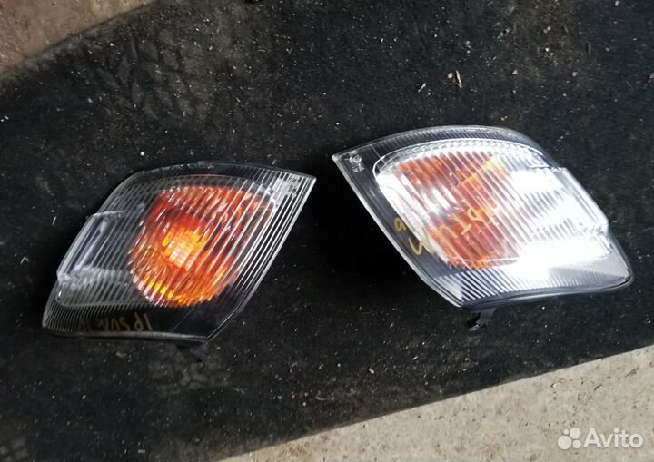 Поворотник Toyota Ipsum 10