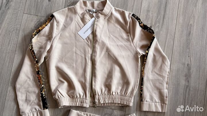 Костюм женский 48 размер