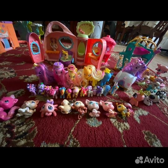 Чемодан с интересным хламом, вещами