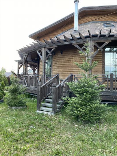 Дом 211 м² на участке 10,2 сот.