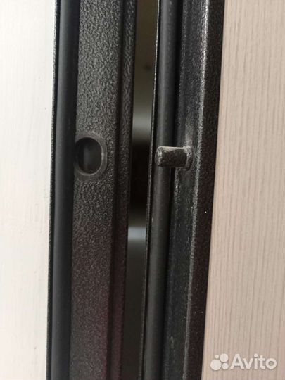 Дверь входная металлическая от застройщика