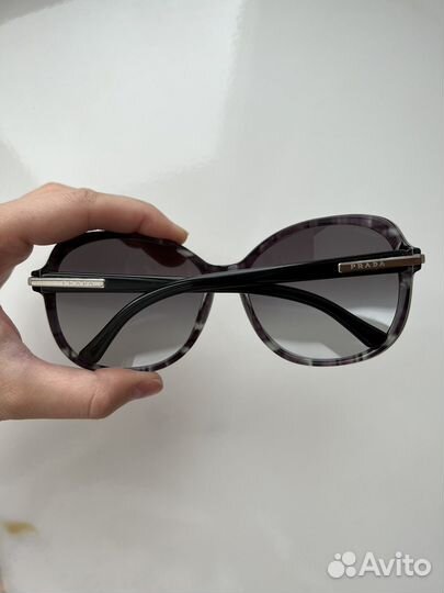 Солнцезащитные очки prada