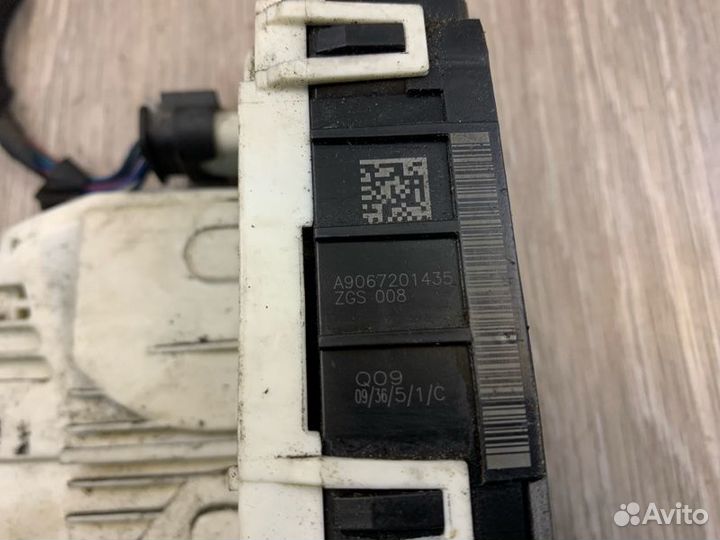 Замок двери передний левый Volkswagen Crafter 2.5