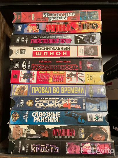 Видеокассеты с фильмами 90-х - начала 2000-х гг