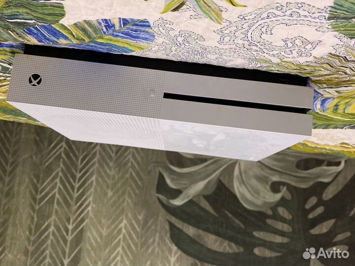 Xbox one s 1tb с играми