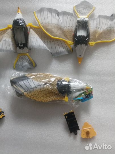 Игрушка ястреб, и дельфинчики