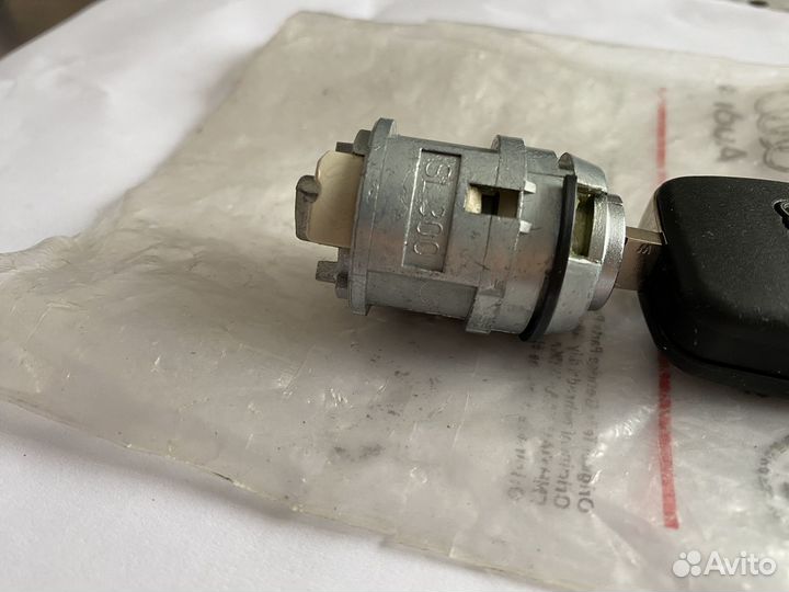 Личинка замка зажигания с ключом Audi A6 A4