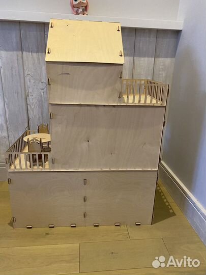 Дом для кукол с мебелью