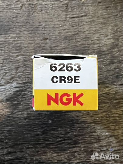 Свеча зажигания NGK CR9E