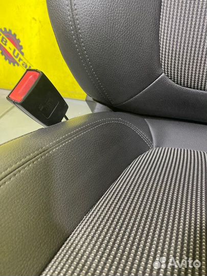 Сиденье переднее левое Opel Astra J хэтчбек