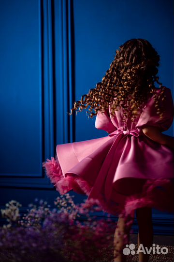 Продам праздничное платье для девочки на 6-8 лет