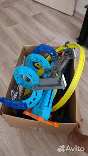 2 полных игровых набора hot wheels
