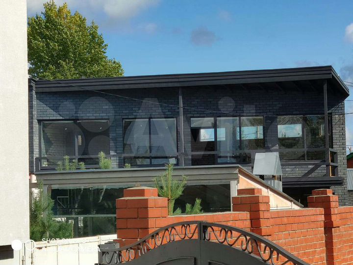 Коттедж 196 м² на участке 4 сот.