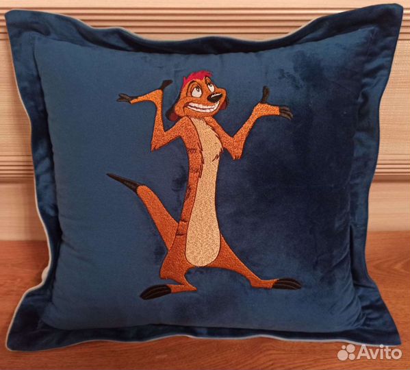 Тимон и Пумба. Декоративная подушка с вышивкой