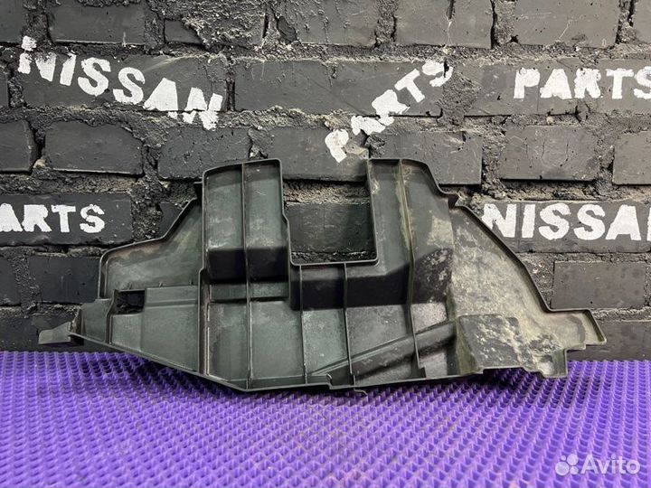 Дефлектор радиатора правый Nissan X-Trail