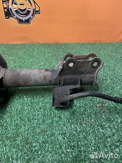 Амортизатор Передний левый Nissan Almera classic