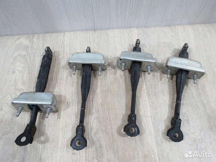 Ограничитель двери Chevrolet Cruze