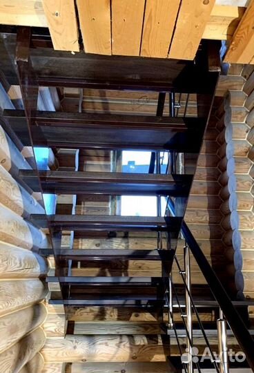 Прямая лестница на металлокаркасе